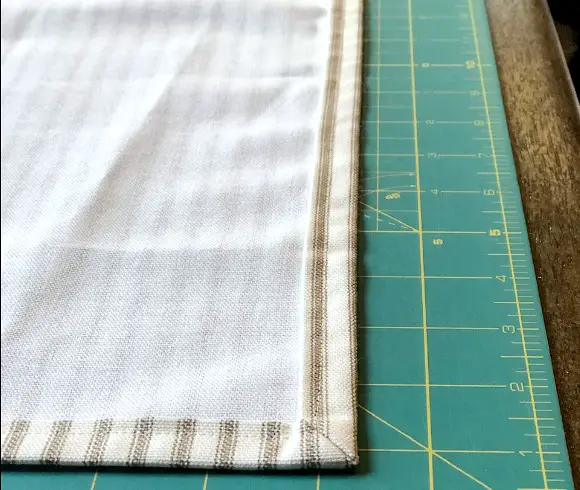 Κάντε το δικό σας DIY πετσέτες τσαγιού σε κοντινή απόσταση από τη σωστή γωνιά