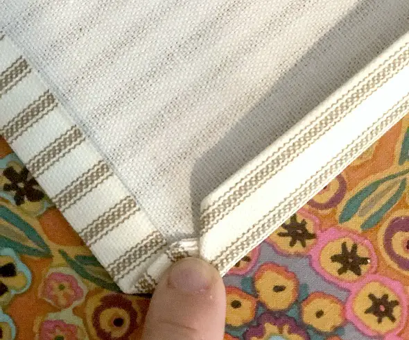 Κάντε τις δικές σας πετσέτες τσαγιού DIY πρώτη φορά για να πετάξετε τις γωνίες για ραφές