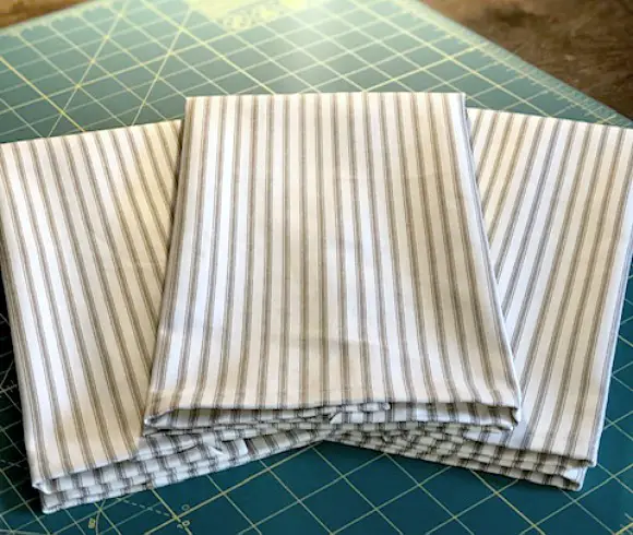 Κάντε τις δικές σας πετσέτες τσαγιού DIY 3 ολοκληρωμένα πιάτα διπλωμένα τακτοποιημένα για εμφάνιση